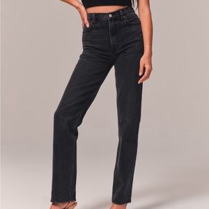 Abercrombie 90’s Straight Ultra High Rise Jeans in Black